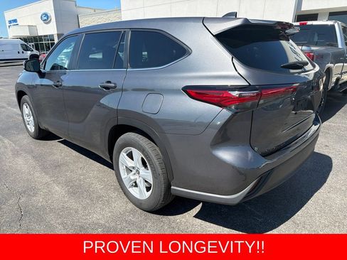 Used 2023 Toyota Highlander L FWD image 2