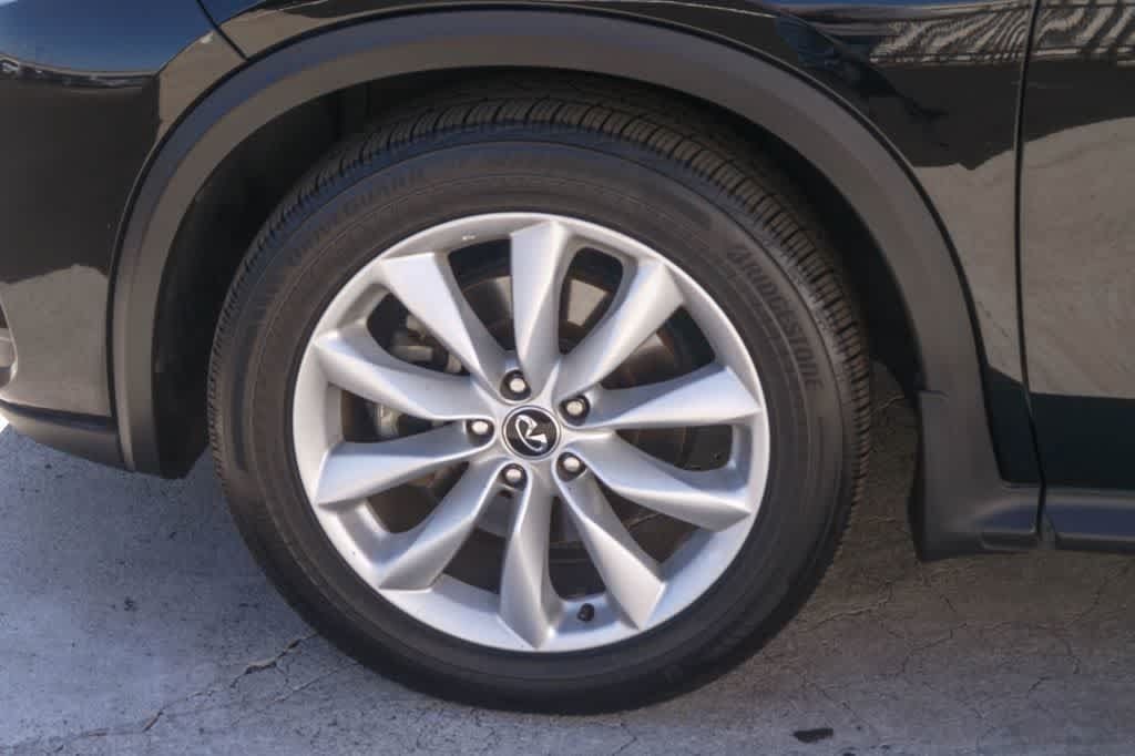 Used 2019 INFINITI QX50 Essential w/ Premium Audio Package FWD image 5