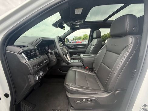 Used 2023 GMC Yukon XL Denali AWD/4WD image 2