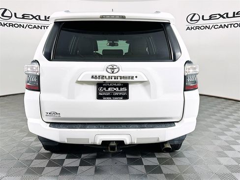 Used 2018 Toyota 4Runner SR5 Premium image 10