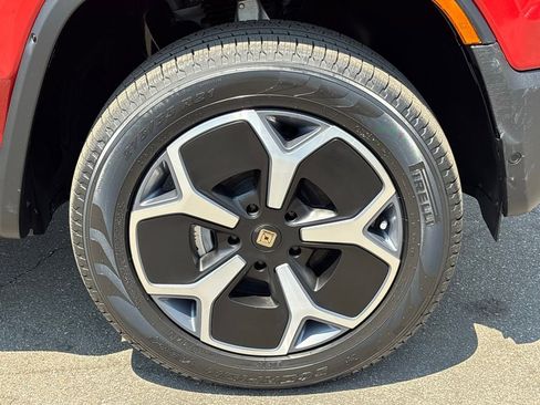 Used 2024 Rivian R1S Adventure image 29