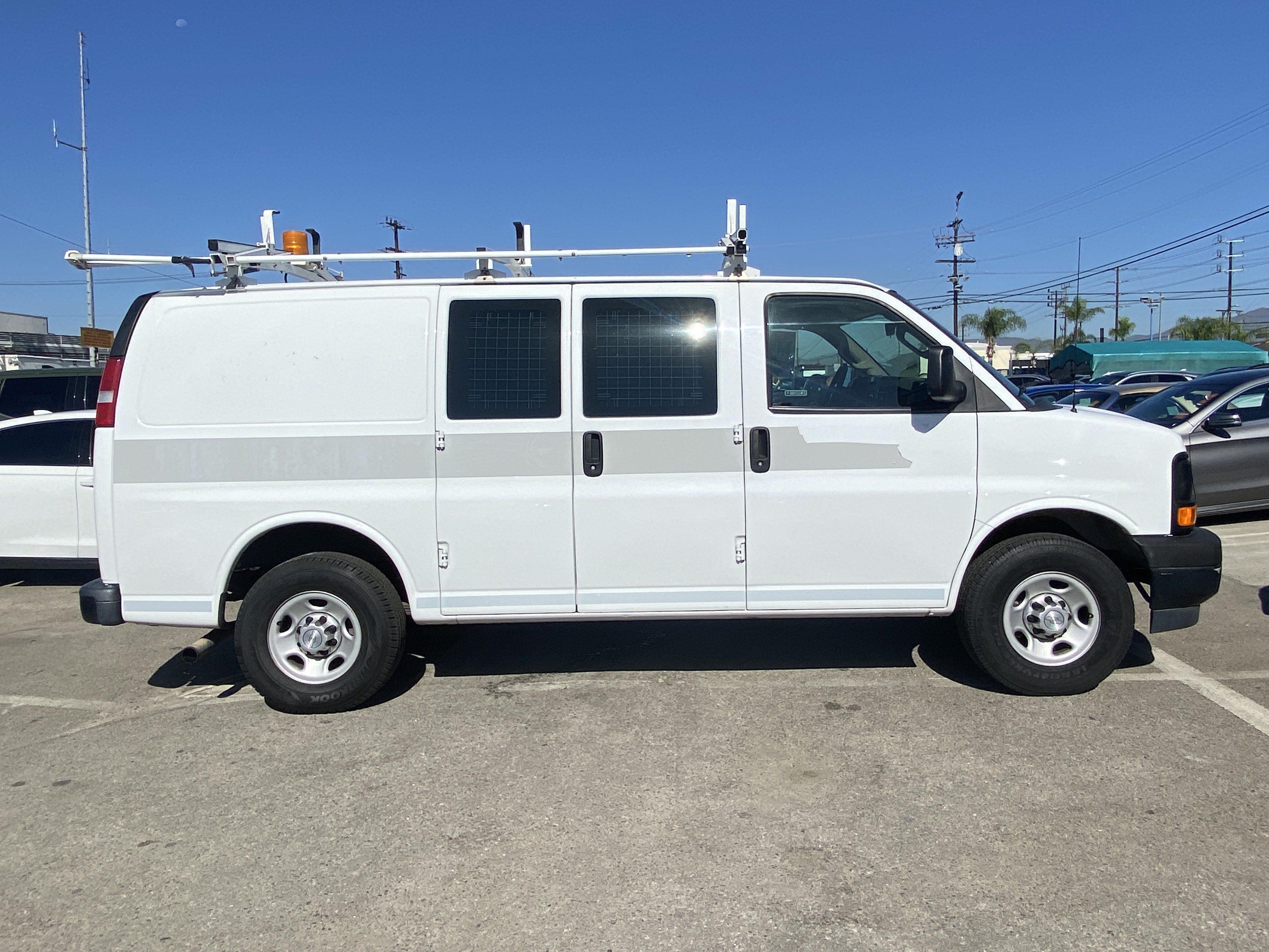 Used 2017 Chevrolet Express 2500 RWD image 9
