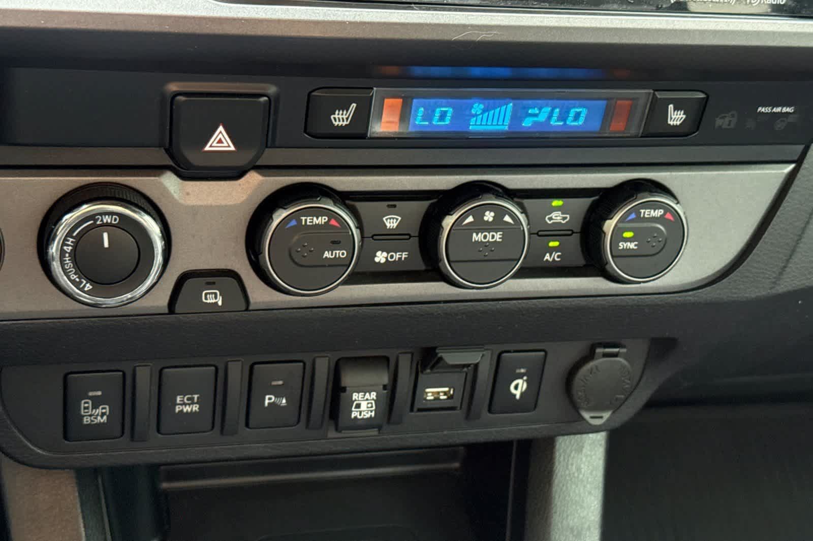 Used 2021 Toyota Tacoma TRD Off-Road w/ TRD Premium Off Road Package AWD/4WD image 22