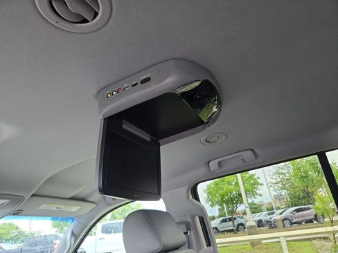 Used 2016 Chevrolet Suburban LT RWD image 36
