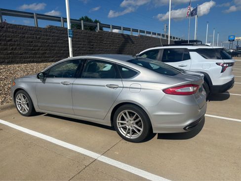 Used 2013 Ford Fusion SE FWD image 1
