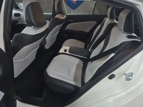 Used 2019 Toyota Prius Prime Premium image 27