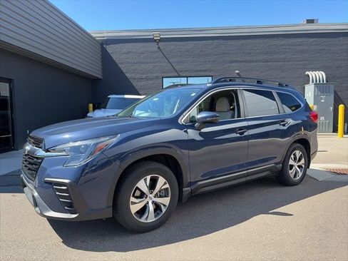 Used 2023 Subaru Ascent Premium w/ Convenience Package image 6