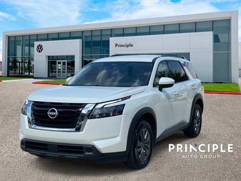 Used 2024 Nissan Pathfinder SV FWD image 1