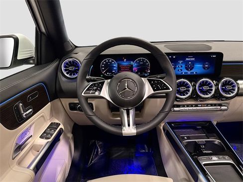 Certified 2025 Mercedes-Benz GLB 250 4MATIC image 23