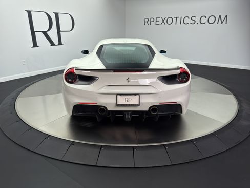 Used 2019 Ferrari 488 GTB RWD image 10