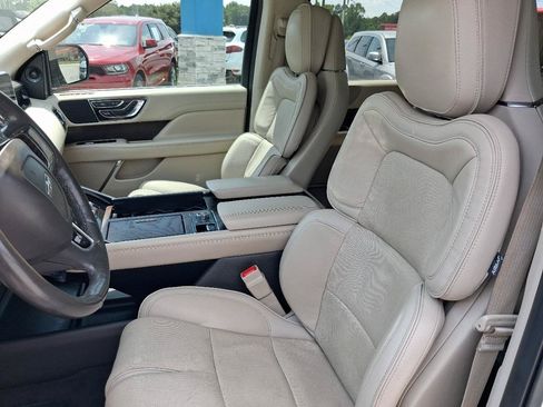 Used 2018 Lincoln Navigator Reserve w/ Technology Package AWD/4WD image 10