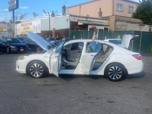 Used 2015 Honda Accord Hybrid Sedan image 5