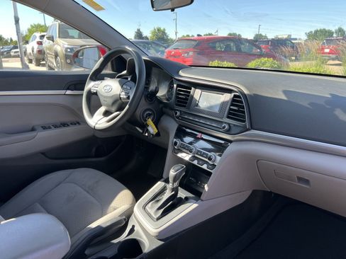 Used 2020 Hyundai Elantra SE w/ Cargo Package (C1) FWD image 16
