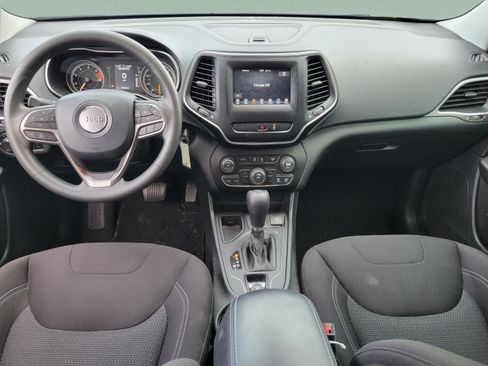 Used 2021 Jeep Cherokee Latitude FWD image 11