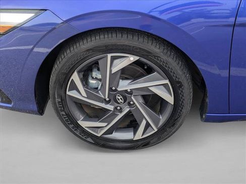 Used 2025 Hyundai Elantra SEL FWD image 22