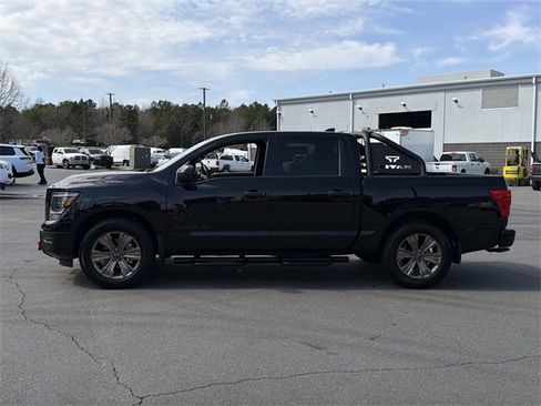 Used 2024 Nissan Titan SV w/ SV Bronze Edition Package image 10