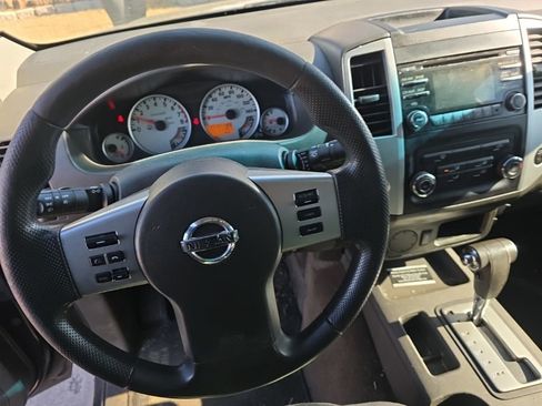 Used 2014 Nissan Frontier Desert Runner image 10