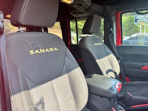 Used 2014 Jeep Wrangler Unlimited Sahara w/ Connectivity Group image 12