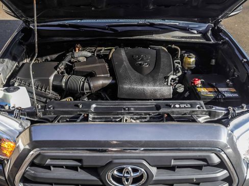 Used 2017 Toyota Tacoma SR5 image 28