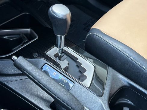 Used 2018 Toyota RAV4 Limited w/ Advanced Technology Package image 20