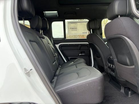 New 2025 Land Rover Defender 110 V8 AWD/4WD image 17