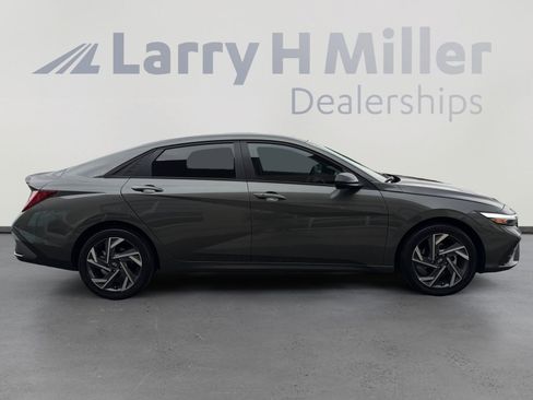 Used 2025 Hyundai Elantra SEL FWD image 6