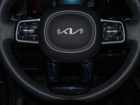 Used 2025 Kia Sorento LX FWD image 11