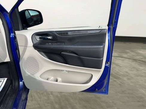 Used 2019 Dodge Grand Caravan SE FWD image 13
