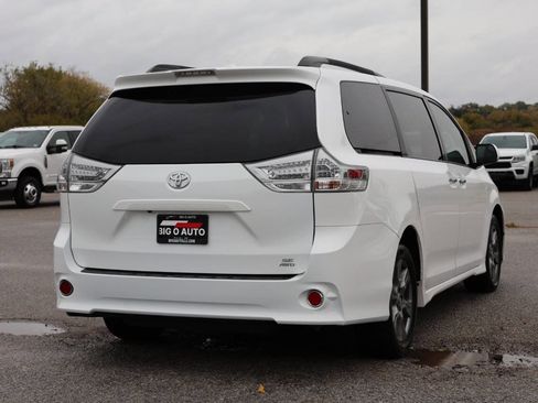 Used 2019 Toyota Sienna SE image 9