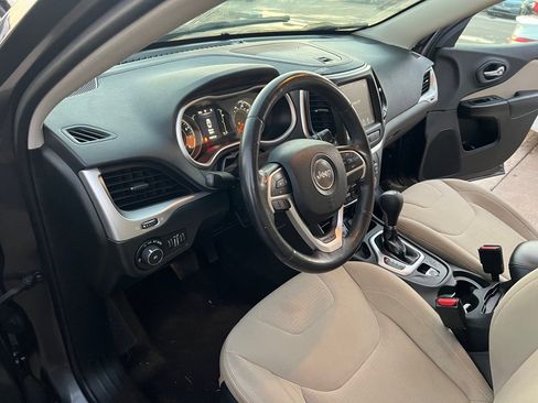 Used 2015 Jeep Cherokee Latitude FWD image 13
