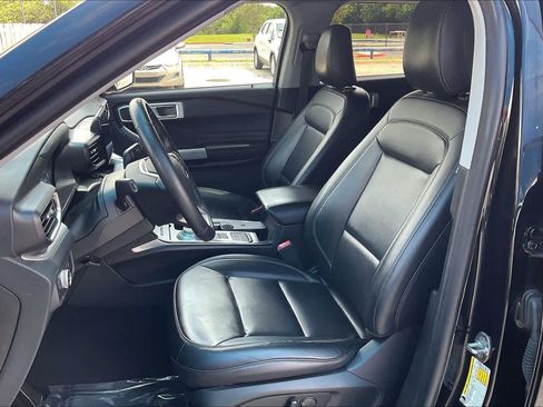 Used 2021 Ford Explorer XLT w/ Equipment Group 202A RWD image 9