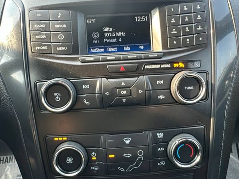 Used 2018 Ford Explorer XLT AWD/4WD image 65