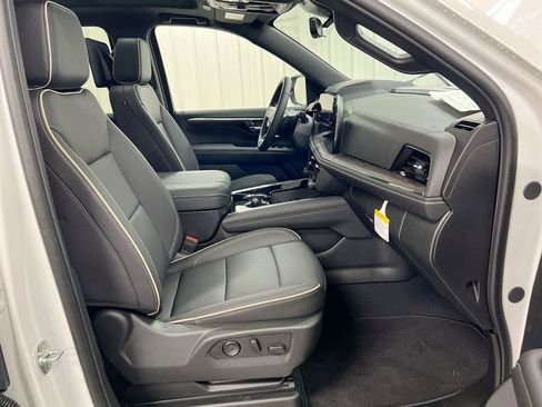 New 2025 Chevrolet Suburban Premier image 23