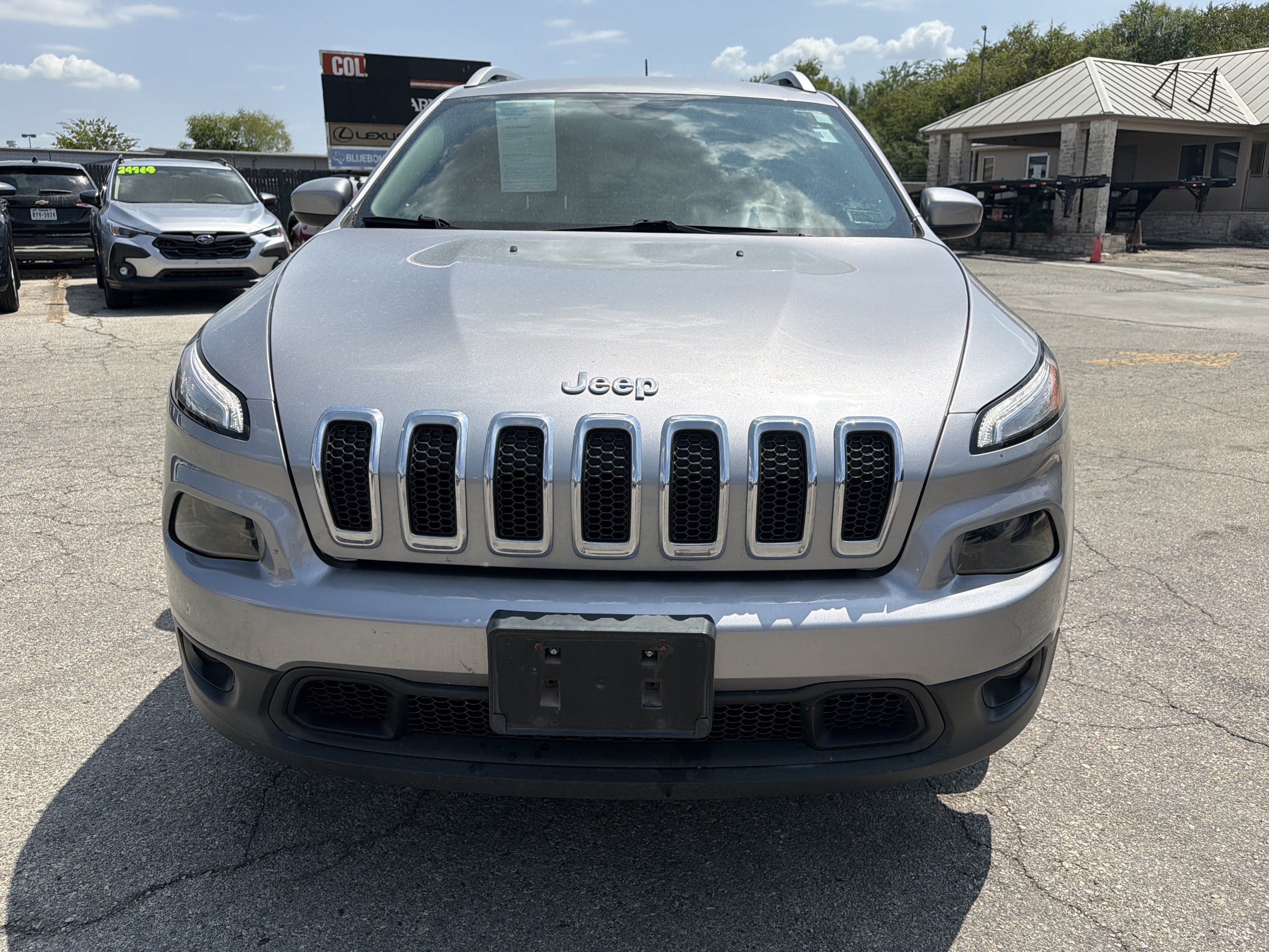 Used 2018 Jeep Cherokee Latitude FWD image 8