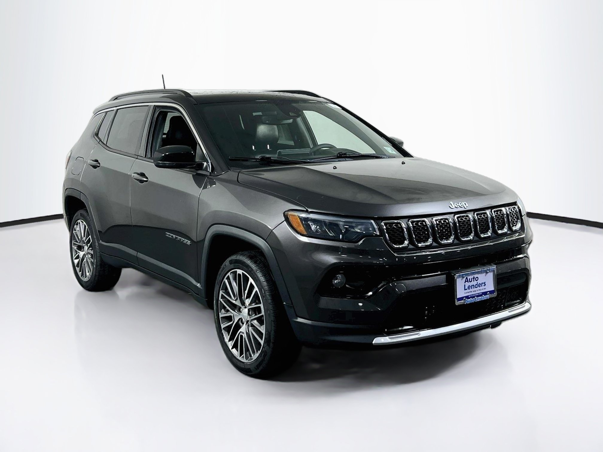 Used 2023 Jeep Compass Limited w/ Sun and Sound Group AWD/4WD image 3