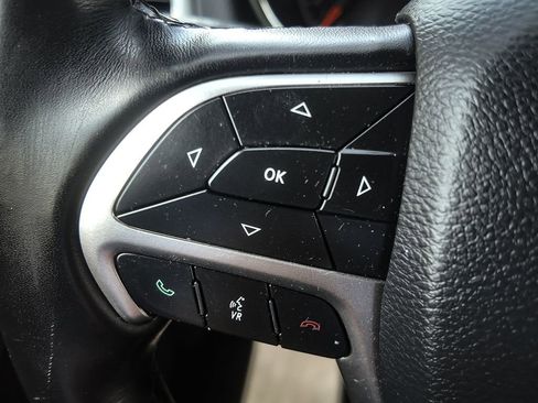 Used 2019 Jeep Grand Cherokee Limited image 12