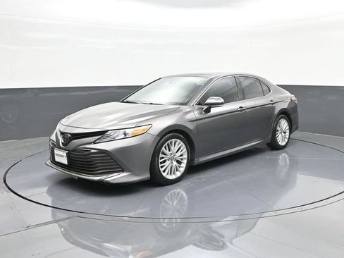 Used 2019 Toyota Camry XLE FWD image 34