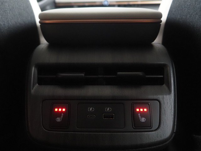 Used 2024 Nissan Ariya Evolve+ FWD image 31