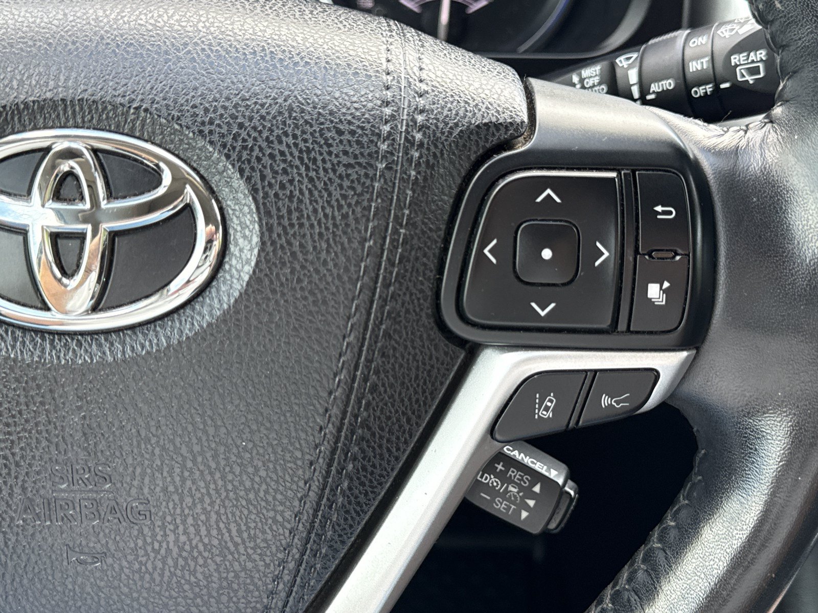 Used 2018 Toyota Highlander Limited Platinum AWD/4WD image 26