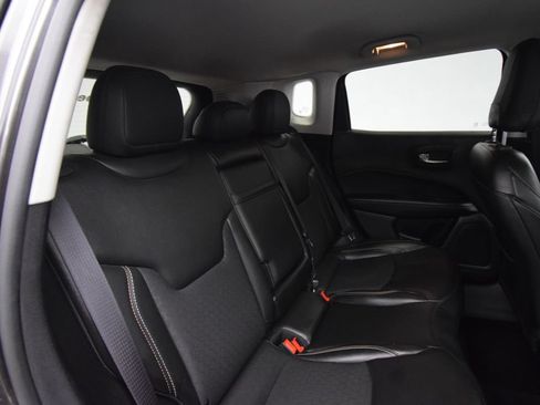 Used 2019 Jeep Compass Latitude w/ Cold Weather Group AWD/4WD image 24