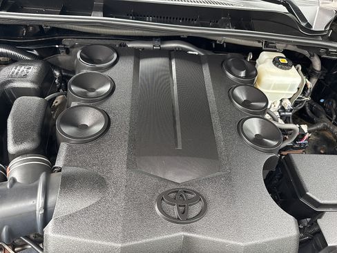 Used 2018 Toyota 4Runner Limited AWD/4WD image 5