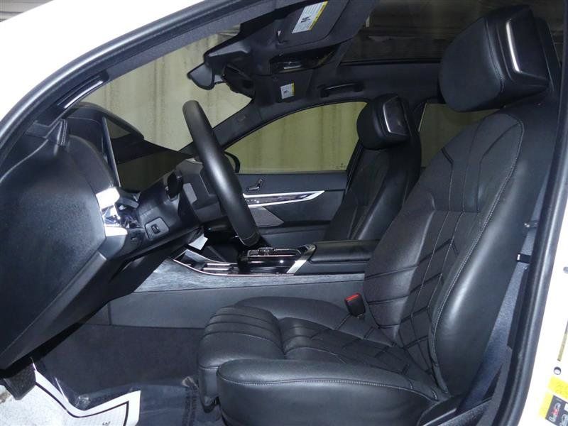 Used 2023 BMW i7 xDrive60 AWD/4WD image 28