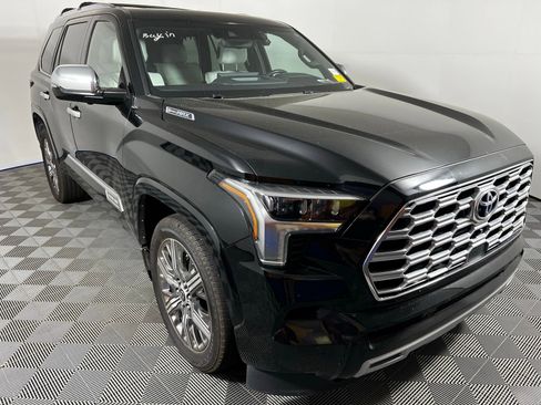 Used 2023 Toyota Sequoia Capstone image 3