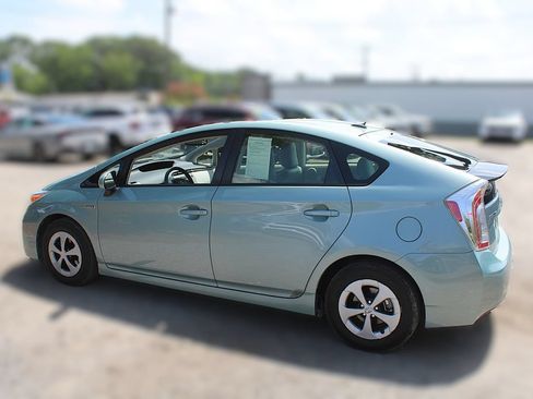 Used 2015 Toyota Prius Four FWD image 12