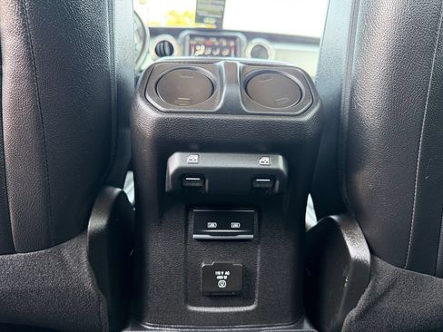 Used 2021 Jeep Gladiator Overland AWD/4WD image 17