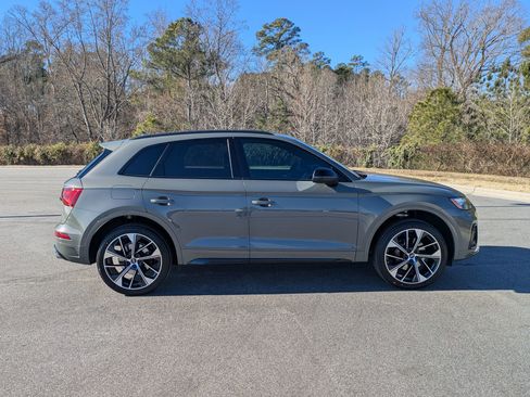 Used 2024 Audi SQ5 Premium Plus w/ Premium Plus Package image 4