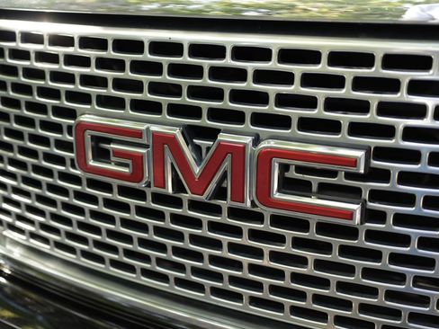 Used 2015 GMC Yukon Denali w/ Premium Package AWD/4WD image 45