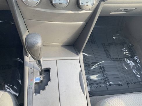 Used 2010 Toyota Camry LE FWD image 16