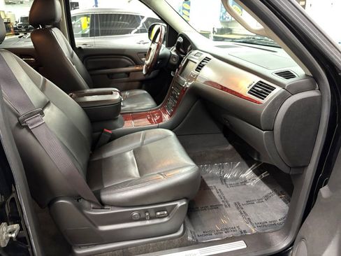 Used 2014 Cadillac Escalade Premium image 21