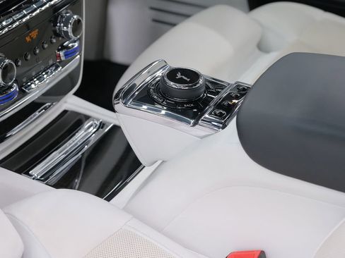 Used 2023 Rolls-Royce Phantom Sedan image 27